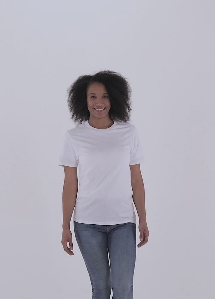 Gildan 980 Unisex Lightweight T-shirt.mp4